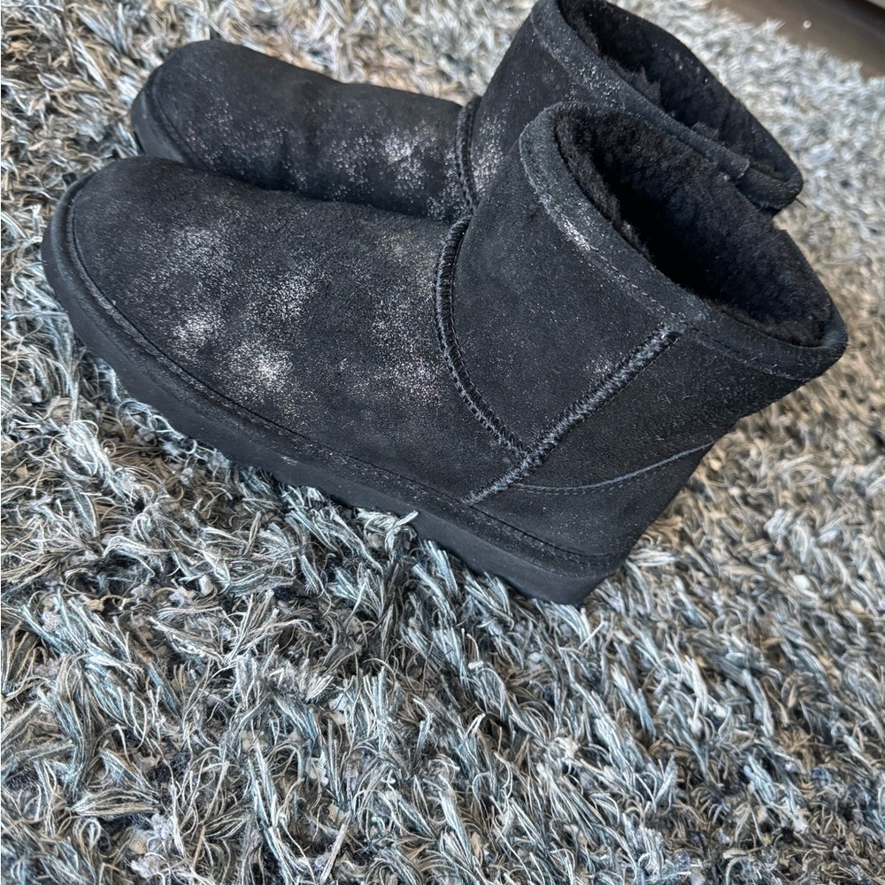 Women’s Bearpaw Shimmer Shearling Ankle Boots size 8.5